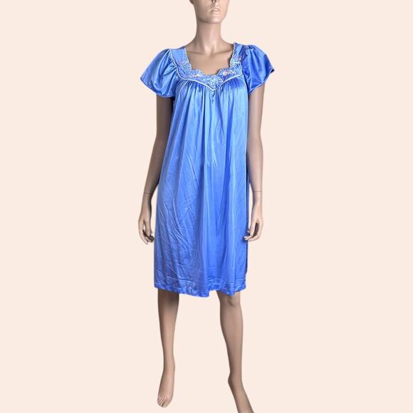 Vintage Vanity Fair Blue Nightgown Size Med V Neck Embroidered Knee Length - Picture 2 of 10